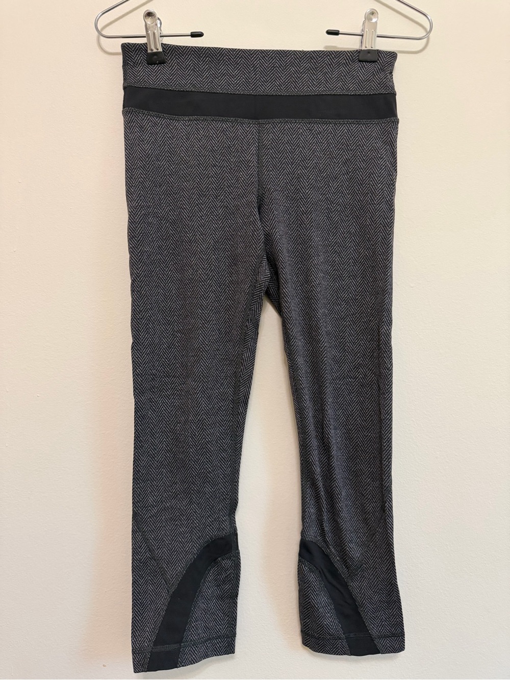 Lululemon Run: Inspire Crop II *All Luxtreme Size 4 grey - Picture 7 of 12